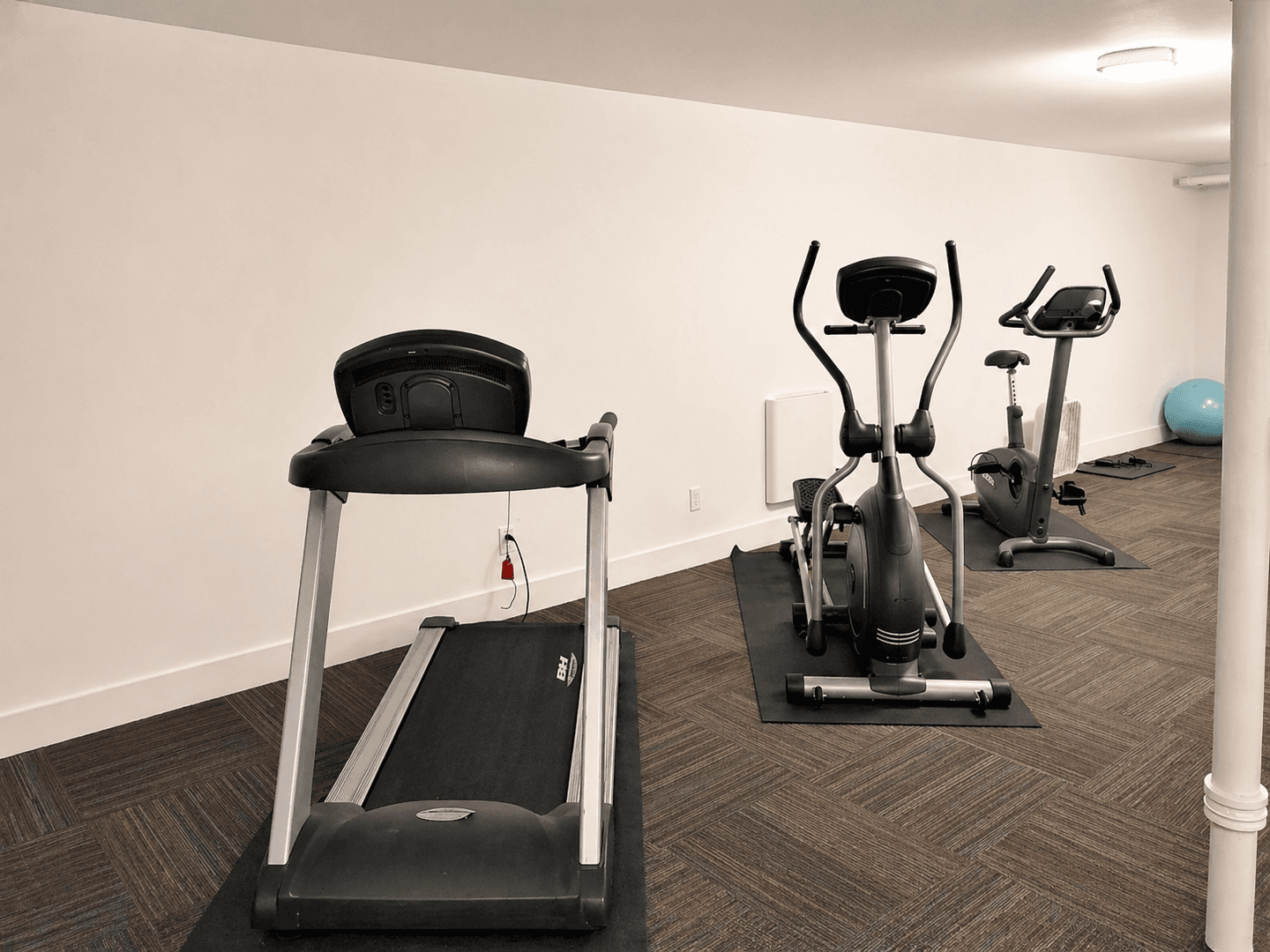 Seattle Apartment: 2250 NW 59th St