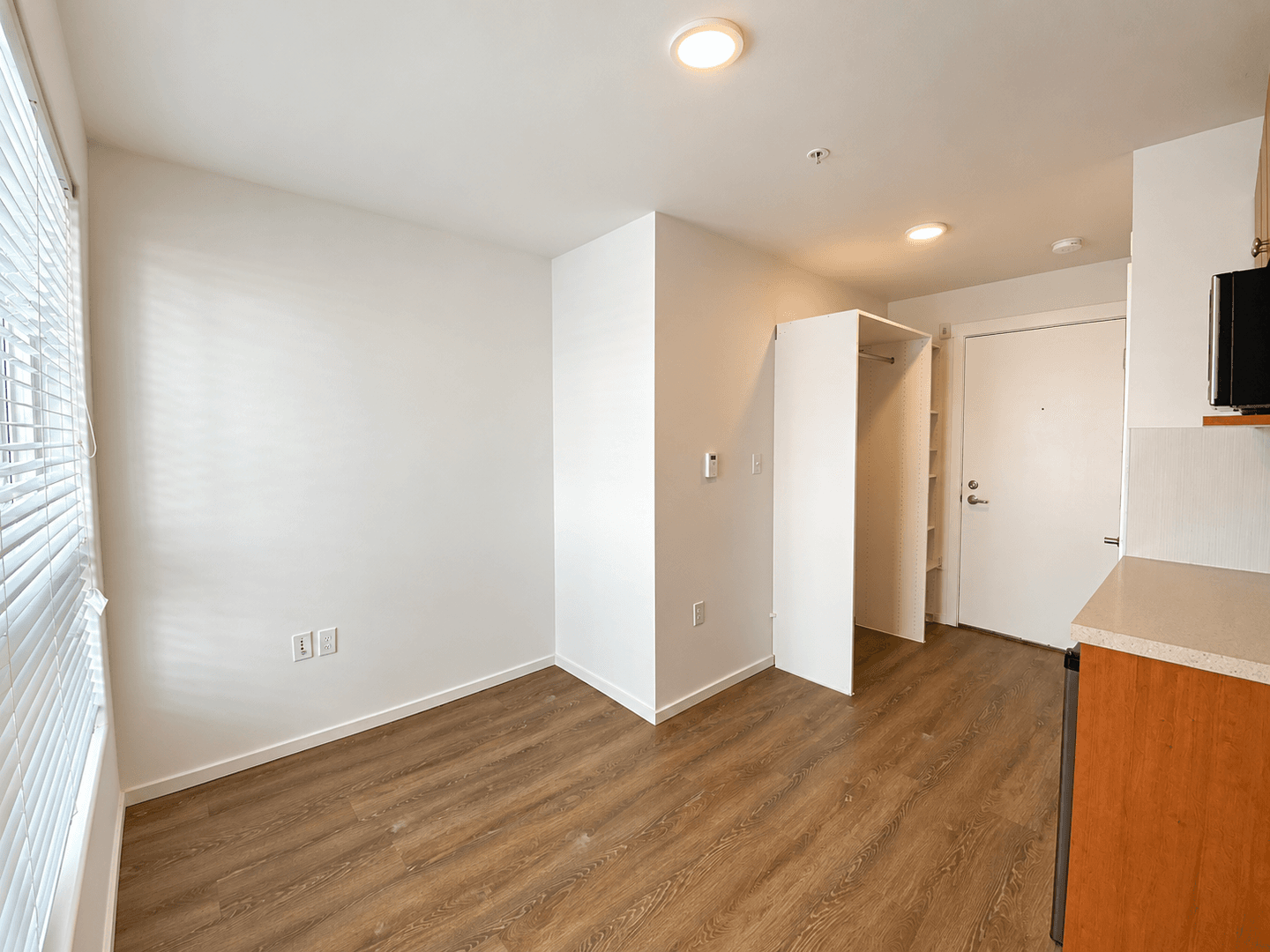 Kirkland Apartment: 450 Central Way