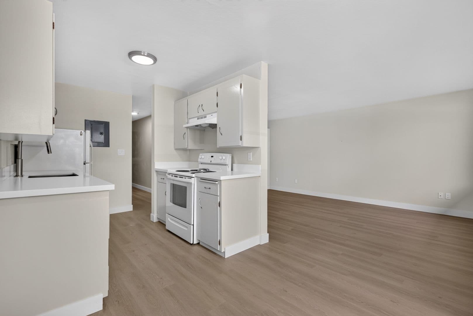 Seattle Apartment: 1653 21st Ave