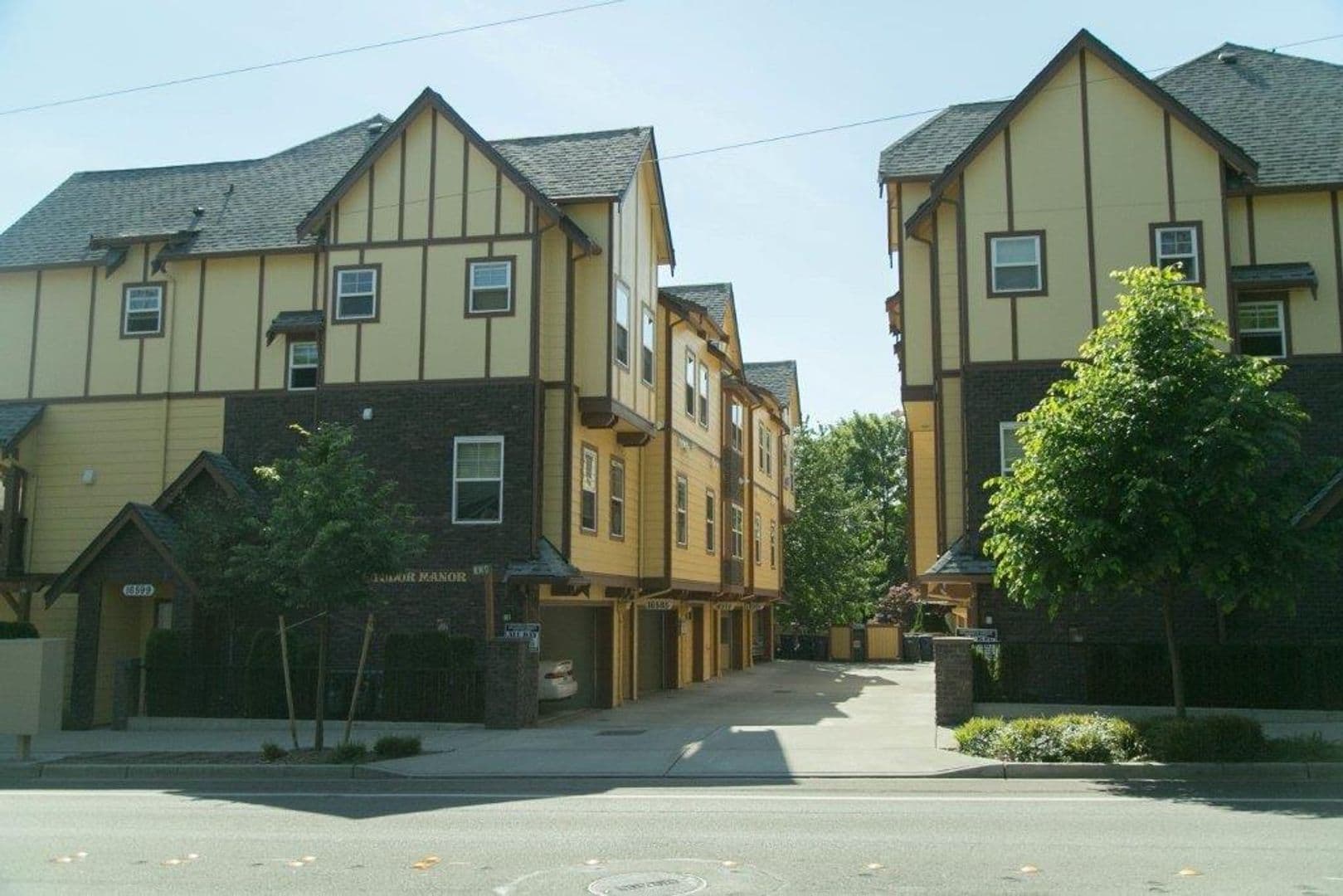 Redmond Apartment: 16552 NE 84th CT