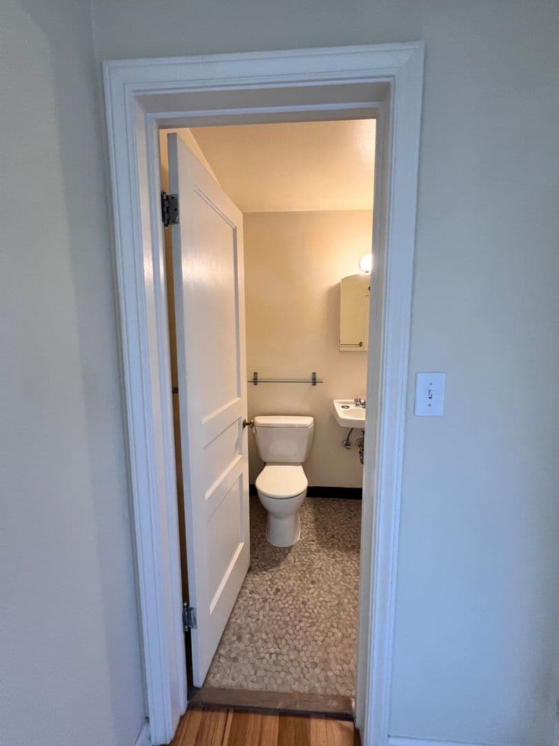 Seattle Apartment: 1340 N. 79th St.