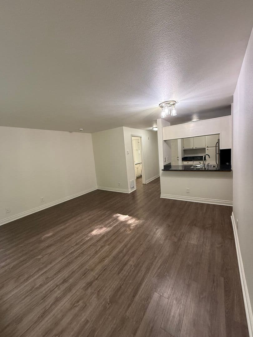 Seattle Apartment: 2425 Harbor Ave SW