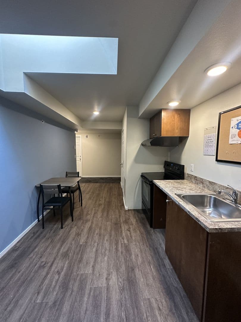 Redmond Apartment: 8525 163rd CT NE