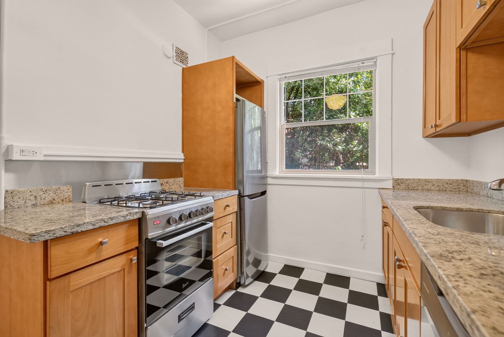 Seattle Apartment: 1052 E Thomas St