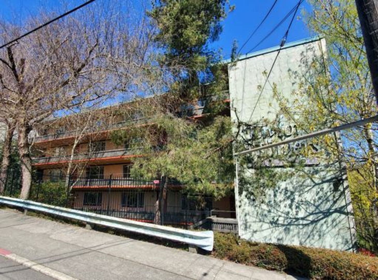 Seattle Apartment: 1700 Taylor Ave N