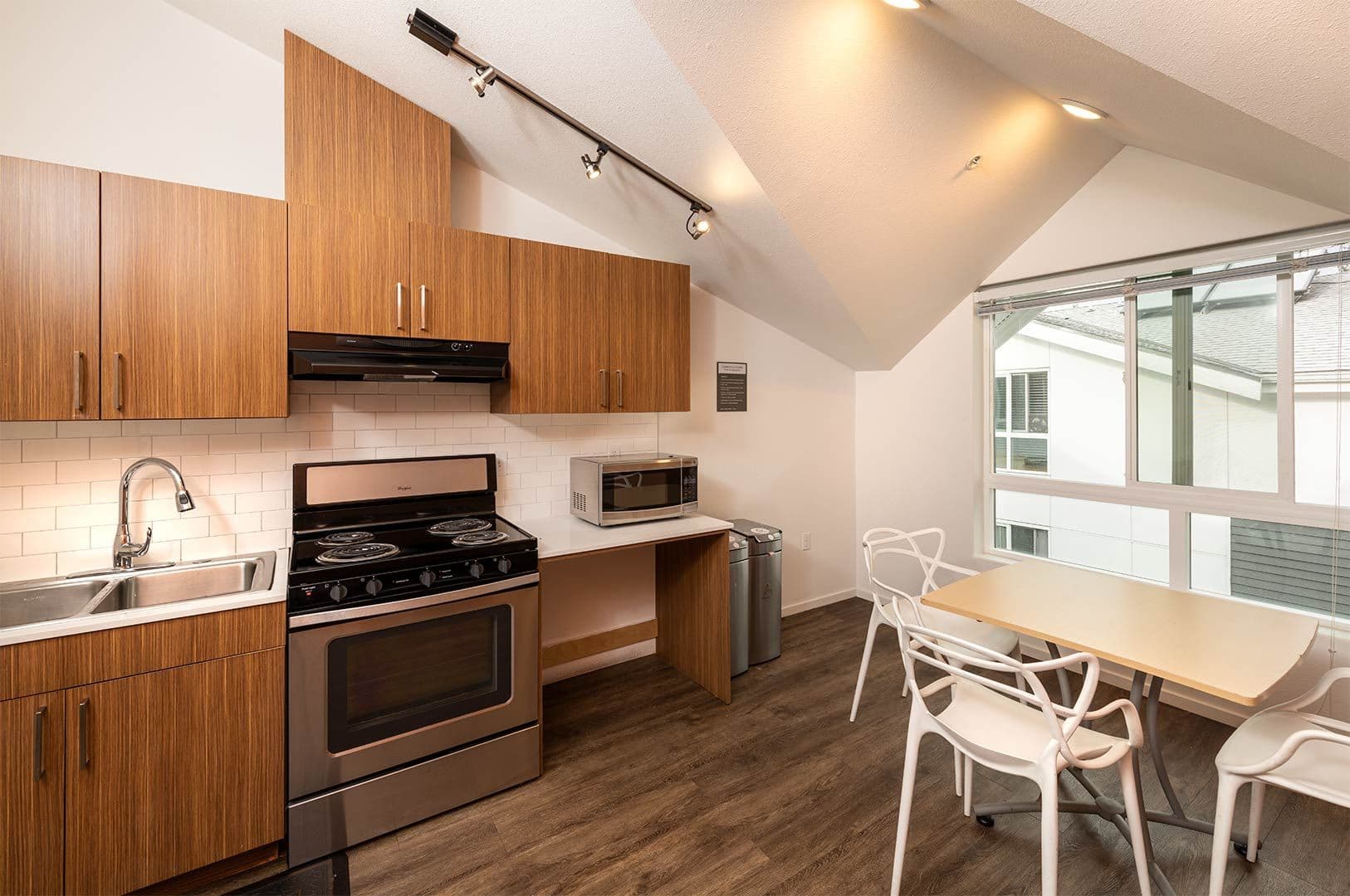 Kirkland Apartment: 450 Central Way