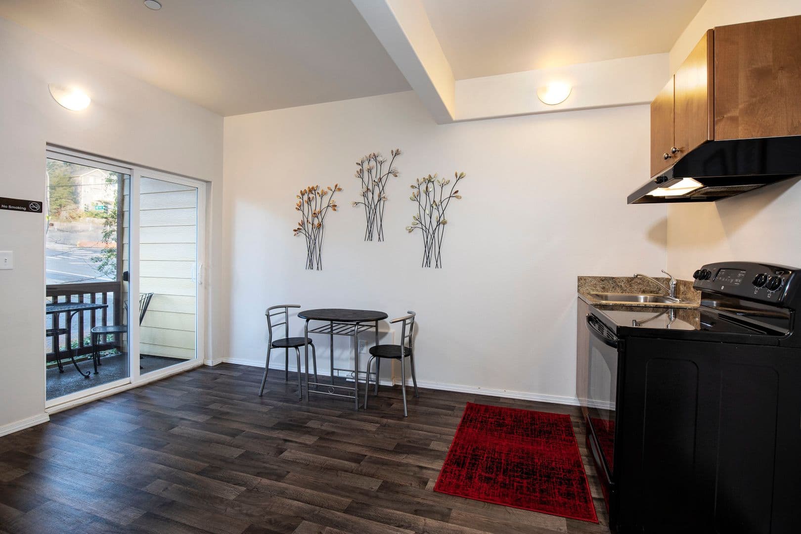 Redmond Apartment: 16552 NE 84th CT