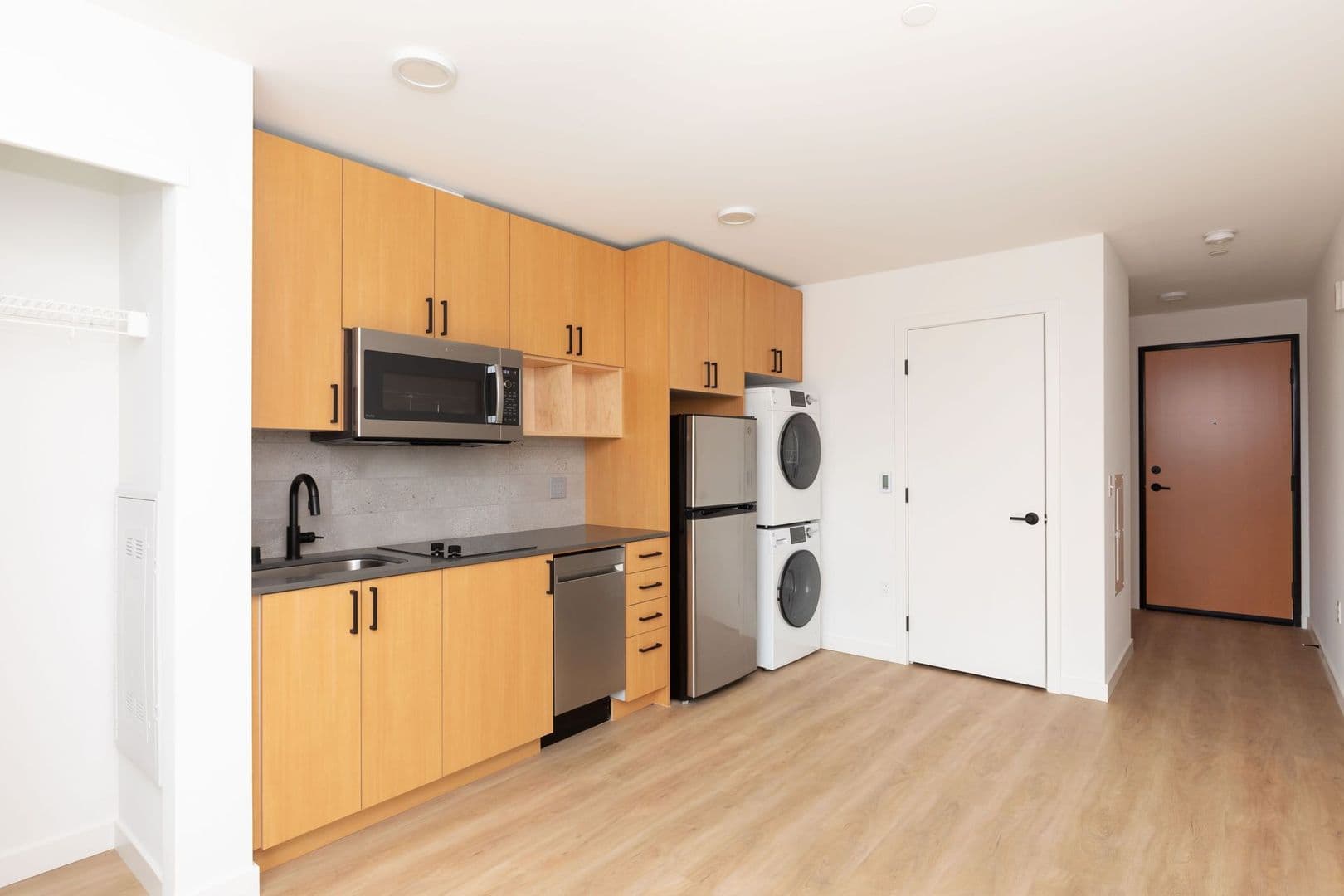 Seattle Apartment: 802 5th Ave N