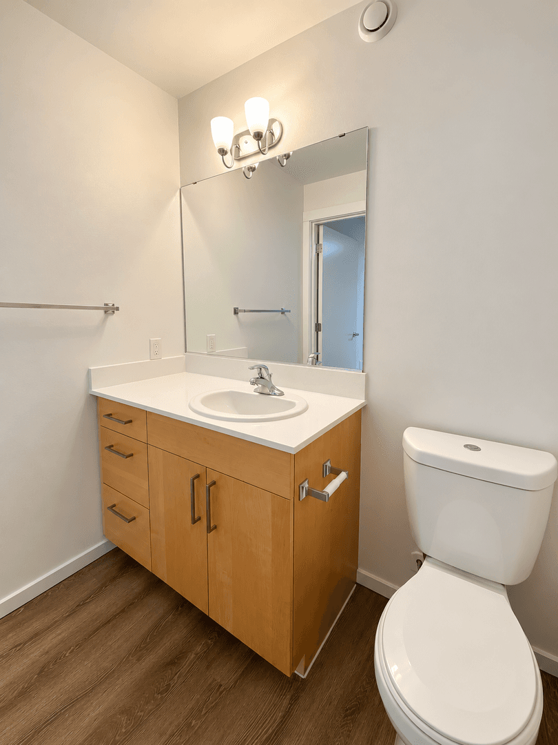 Kirkland Apartment: 450 Central Way
