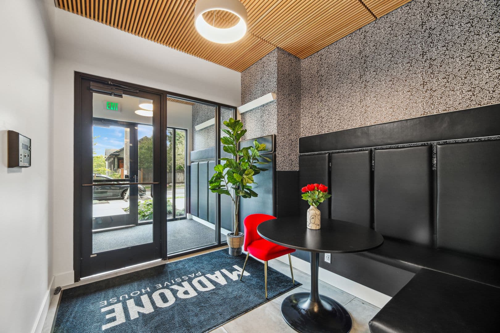 Seattle Apartment: 1419 24th Ave