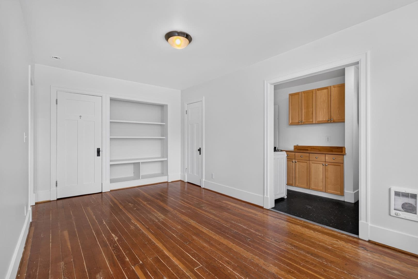 Seattle Apartment: 1323 East Pine St
