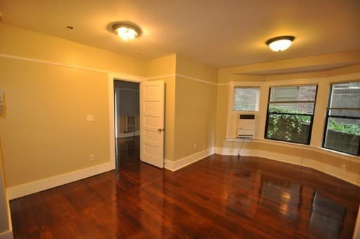 Seattle Apartment: 715 2nd Ave N