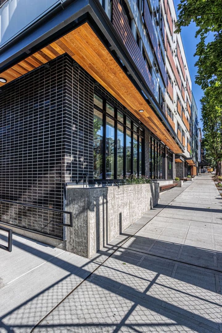 Seattle Apartment: 4015 Stone Way