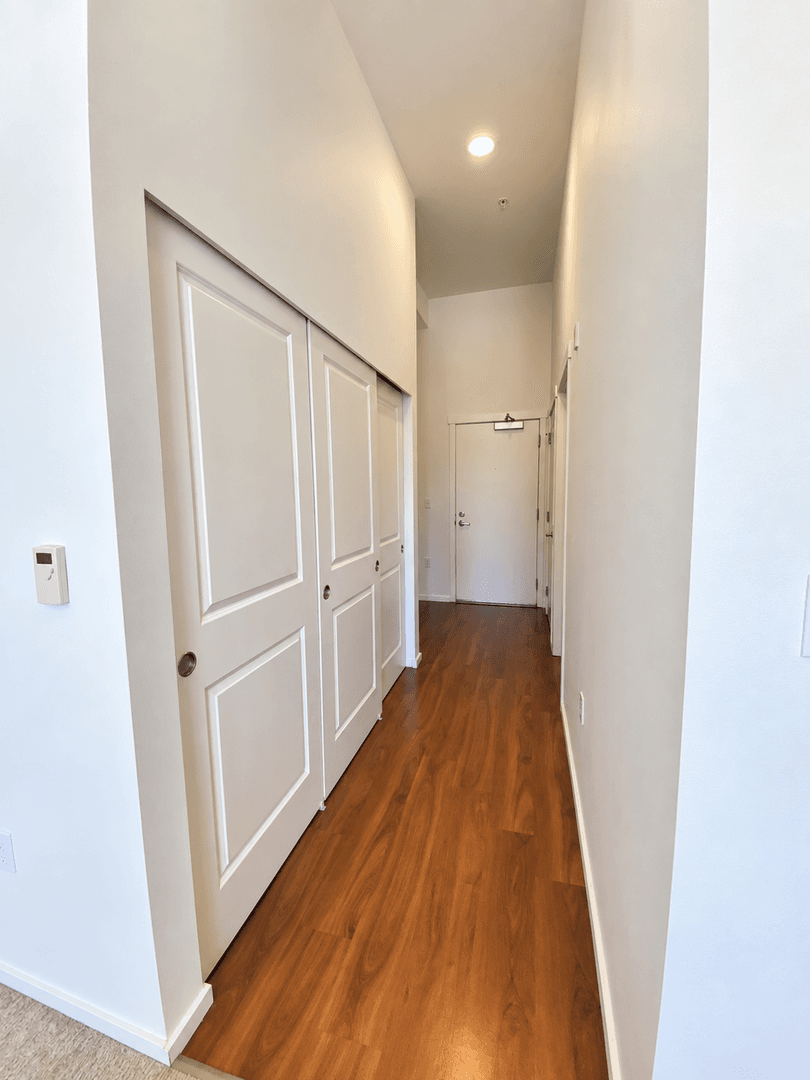 Kirkland Apartment: 450 Central Way
