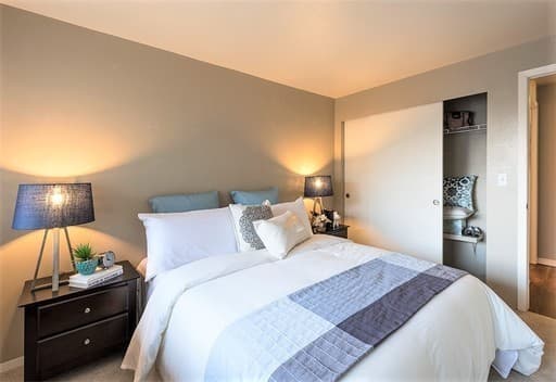 Seattle Apartment: 2425 Harbor Ave SW