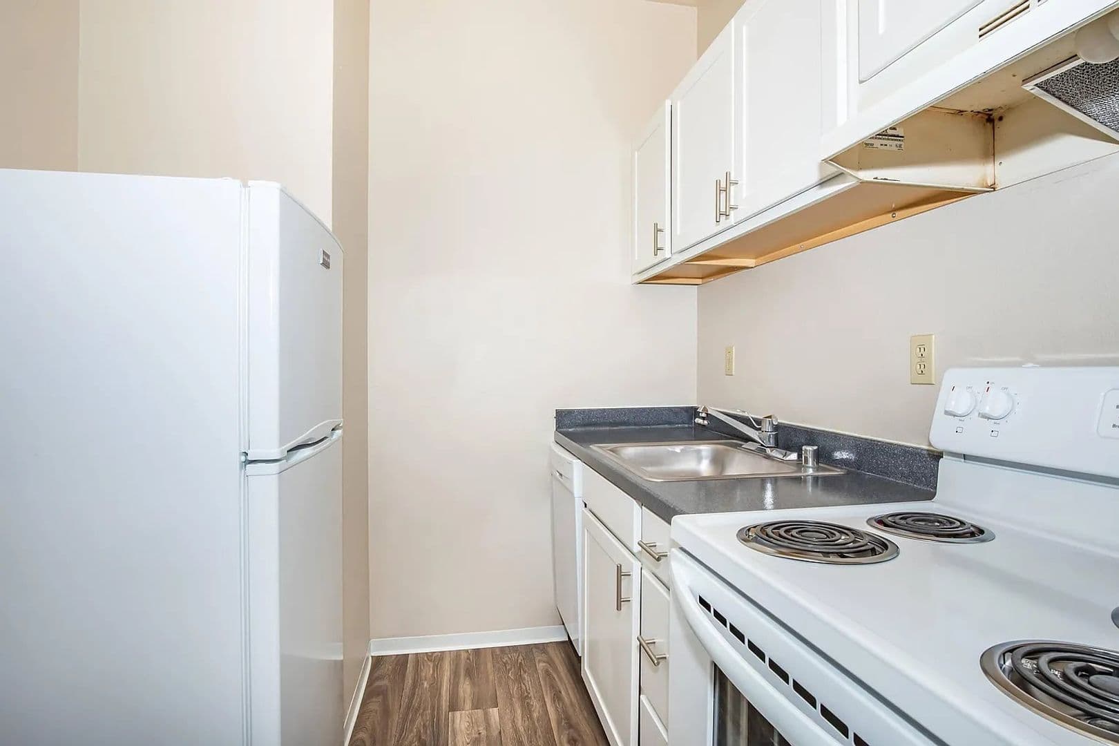 Seattle Apartment: 100 6th Ave S