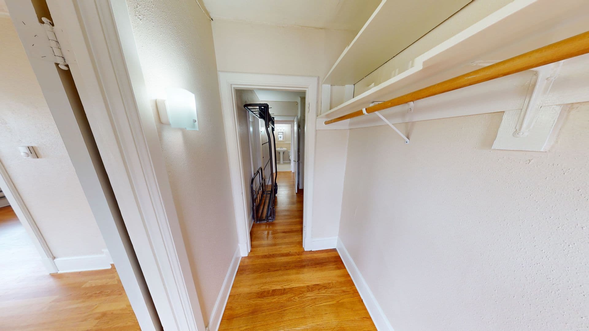 Seattle Apartment: 1304 NE 42nd St