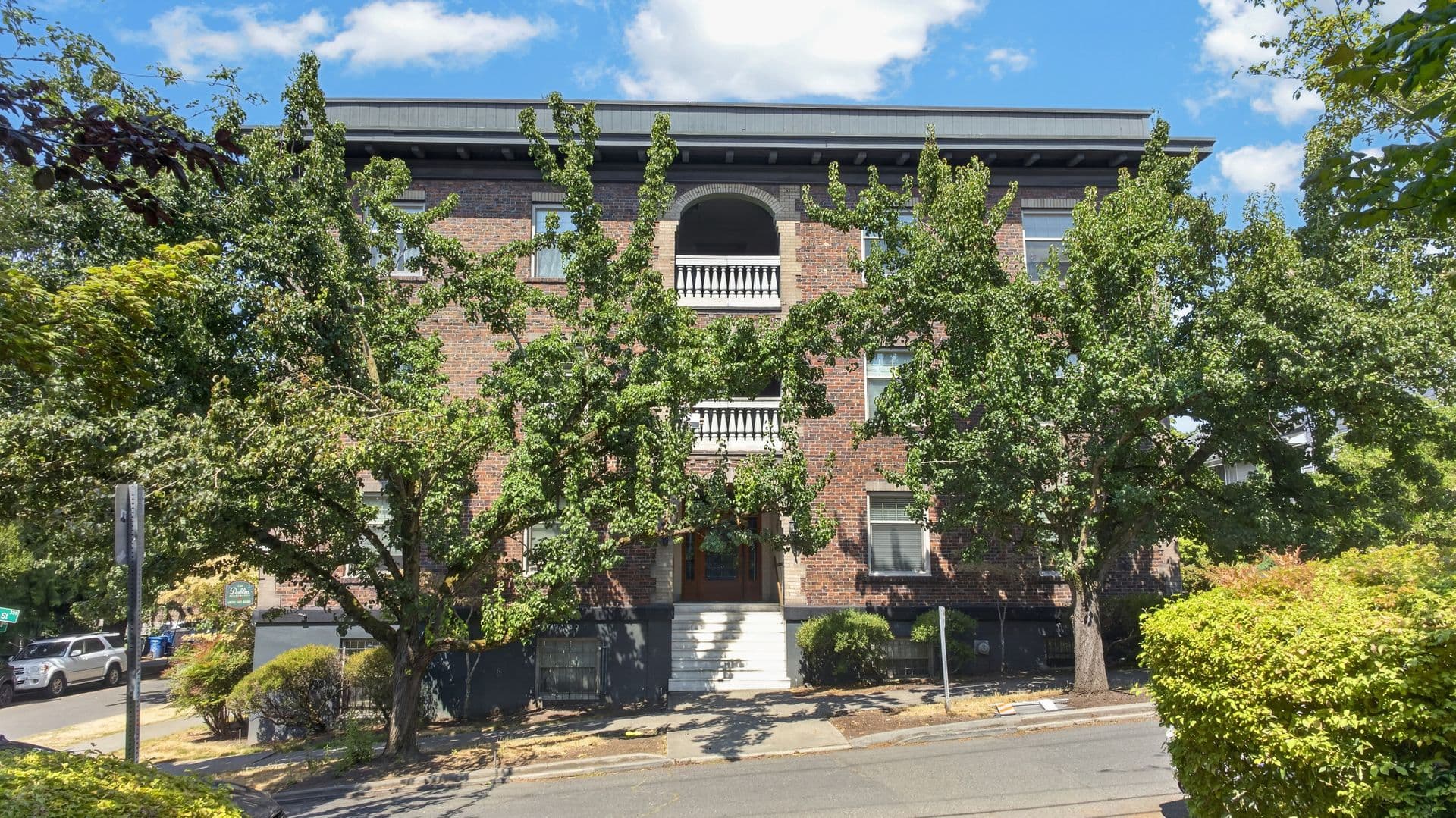 Seattle Apartment: 1052 E Thomas St