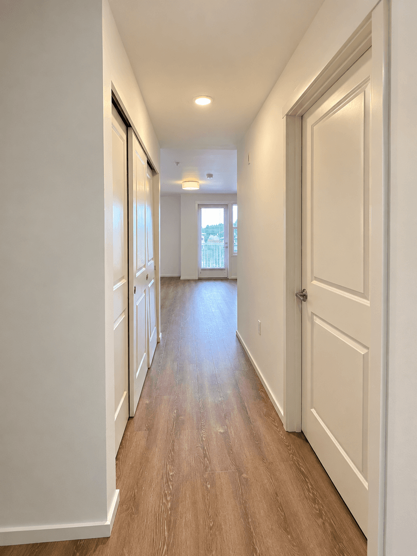 Kirkland Apartment: 450 Central Way