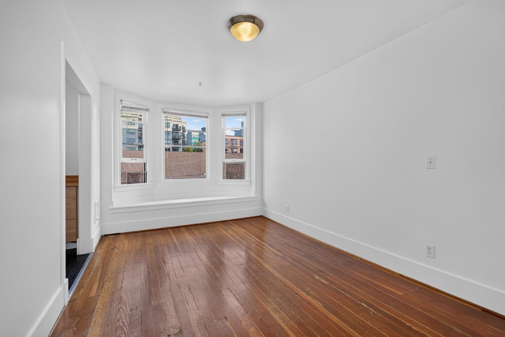 Seattle Apartment: 1323 East Pine St