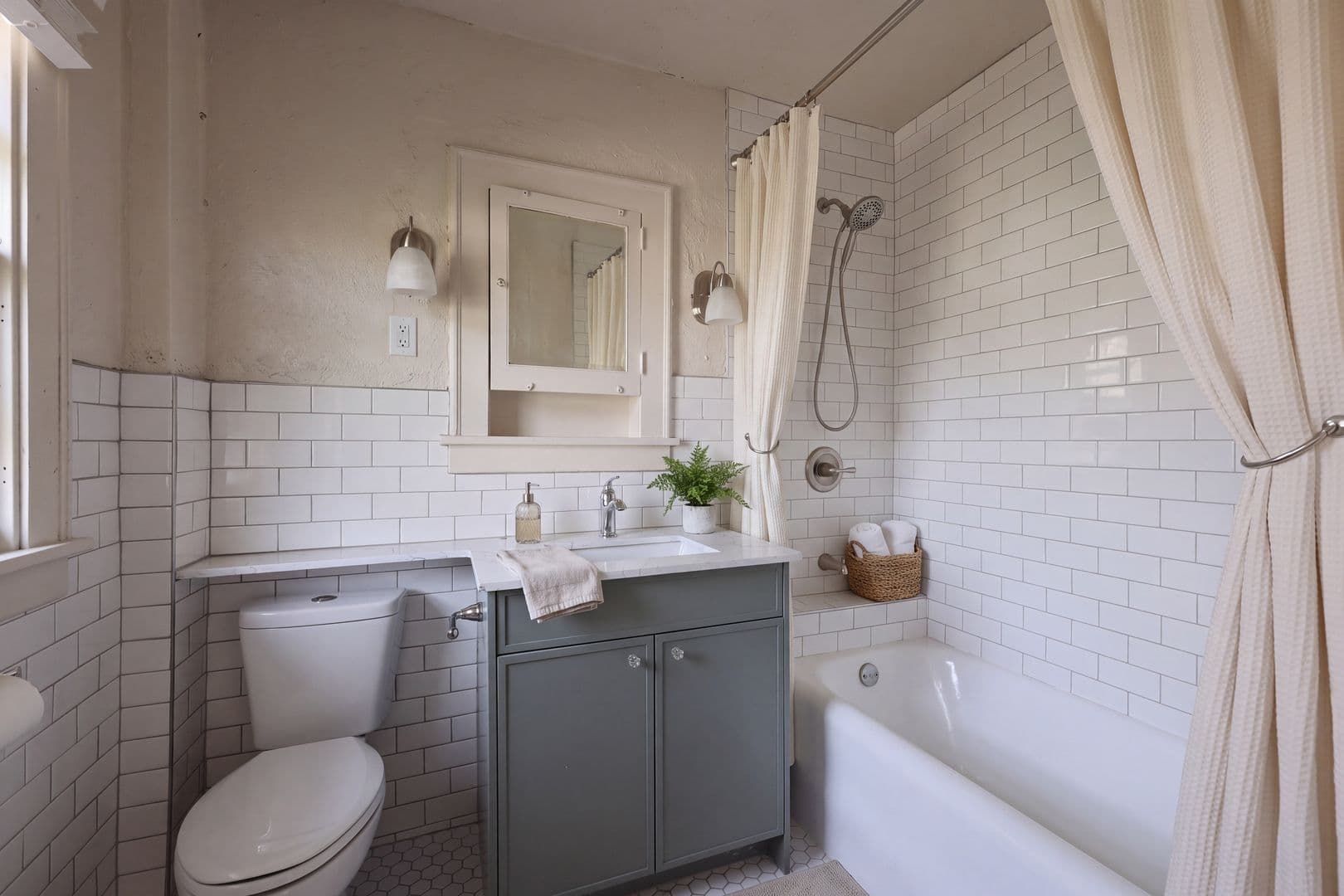 Seattle Apartment: 1710 E Denny Way