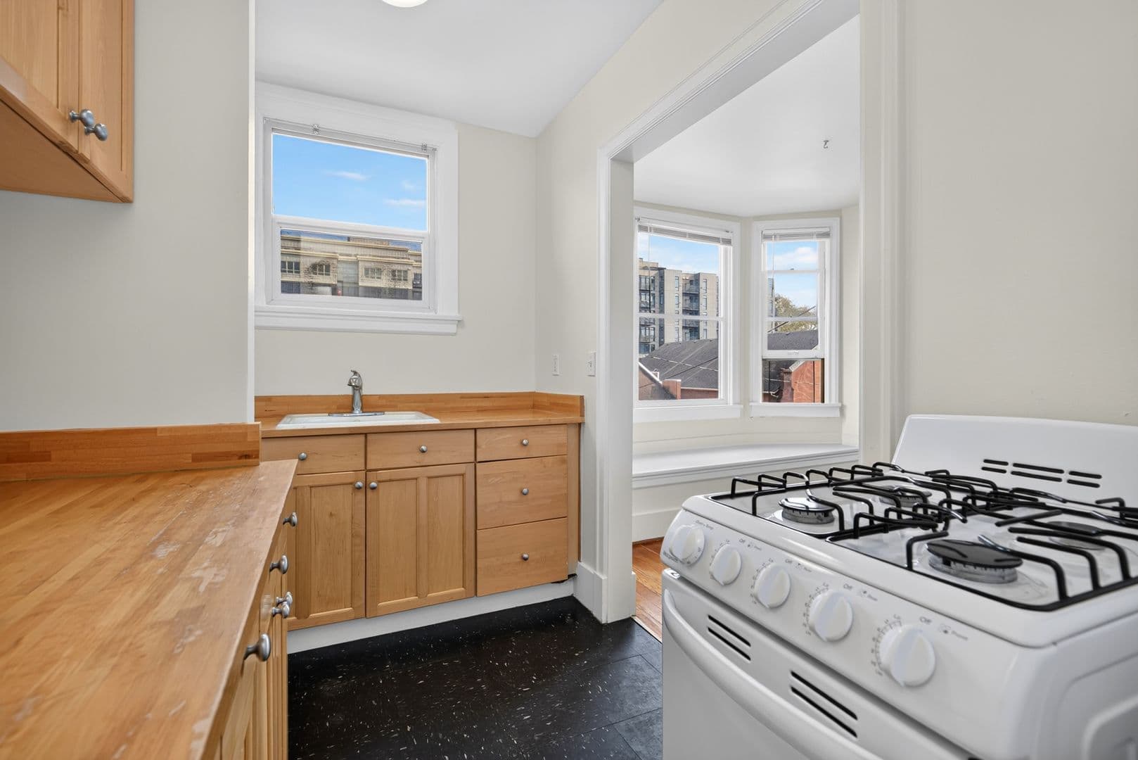 Seattle Apartment: 1323 East Pine St