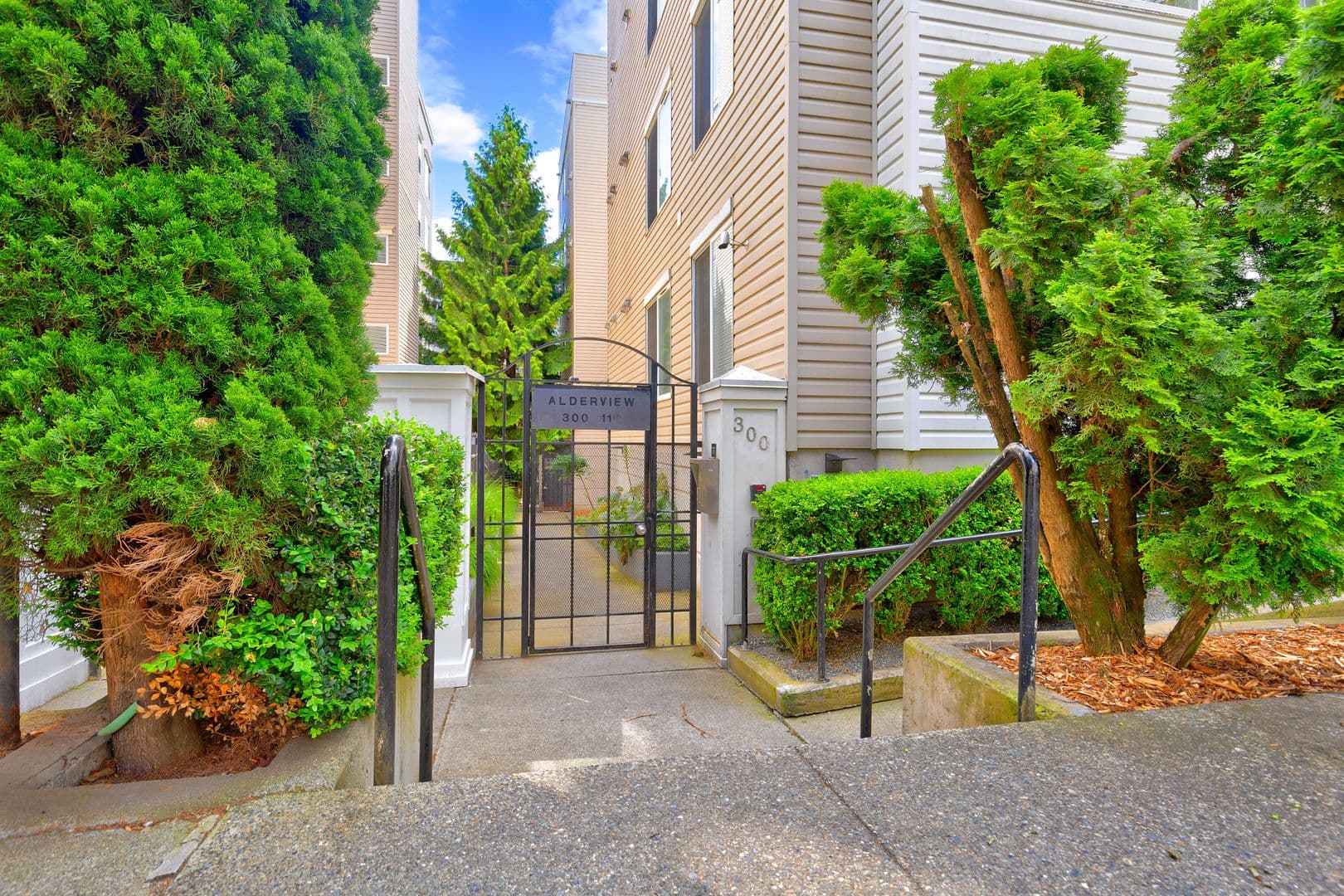 Seattle Apartment: 300 11th Ave