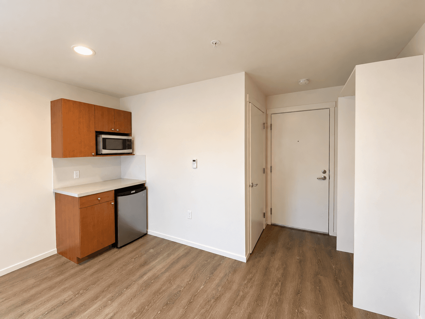Kirkland Apartment: 450 Central Way