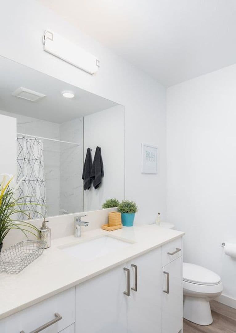 Seattle Apartment: 121 15th Ave E