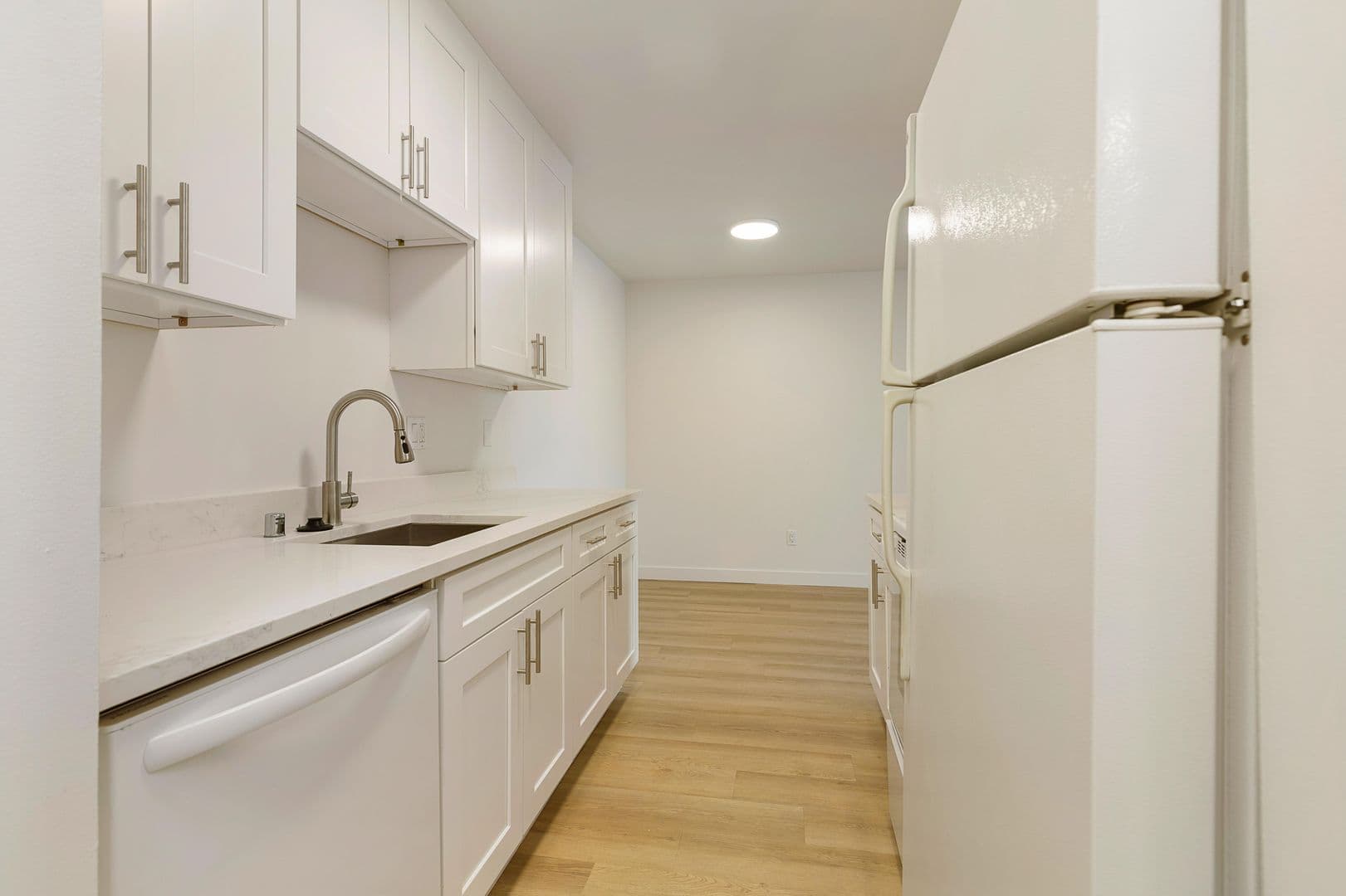 Seattle Apartment: 620 5th Ave W