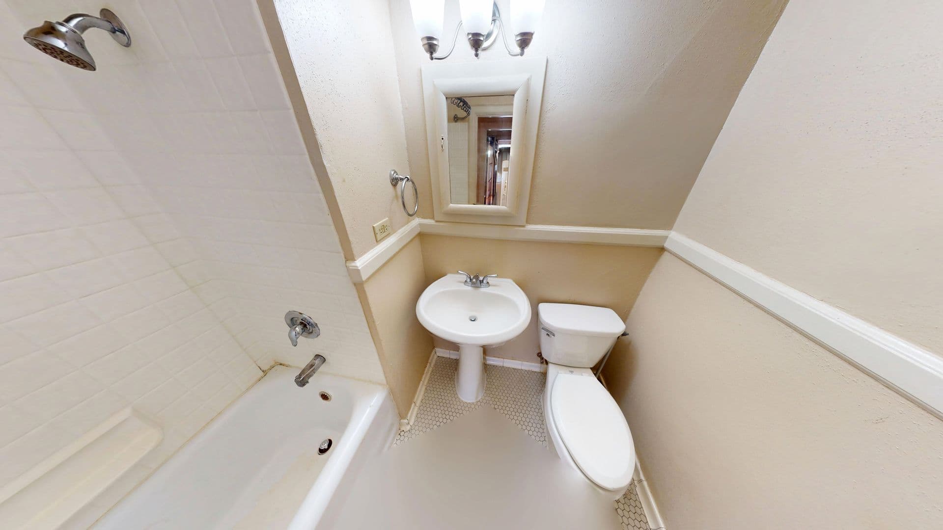 Seattle Apartment: 1304 NE 42nd St