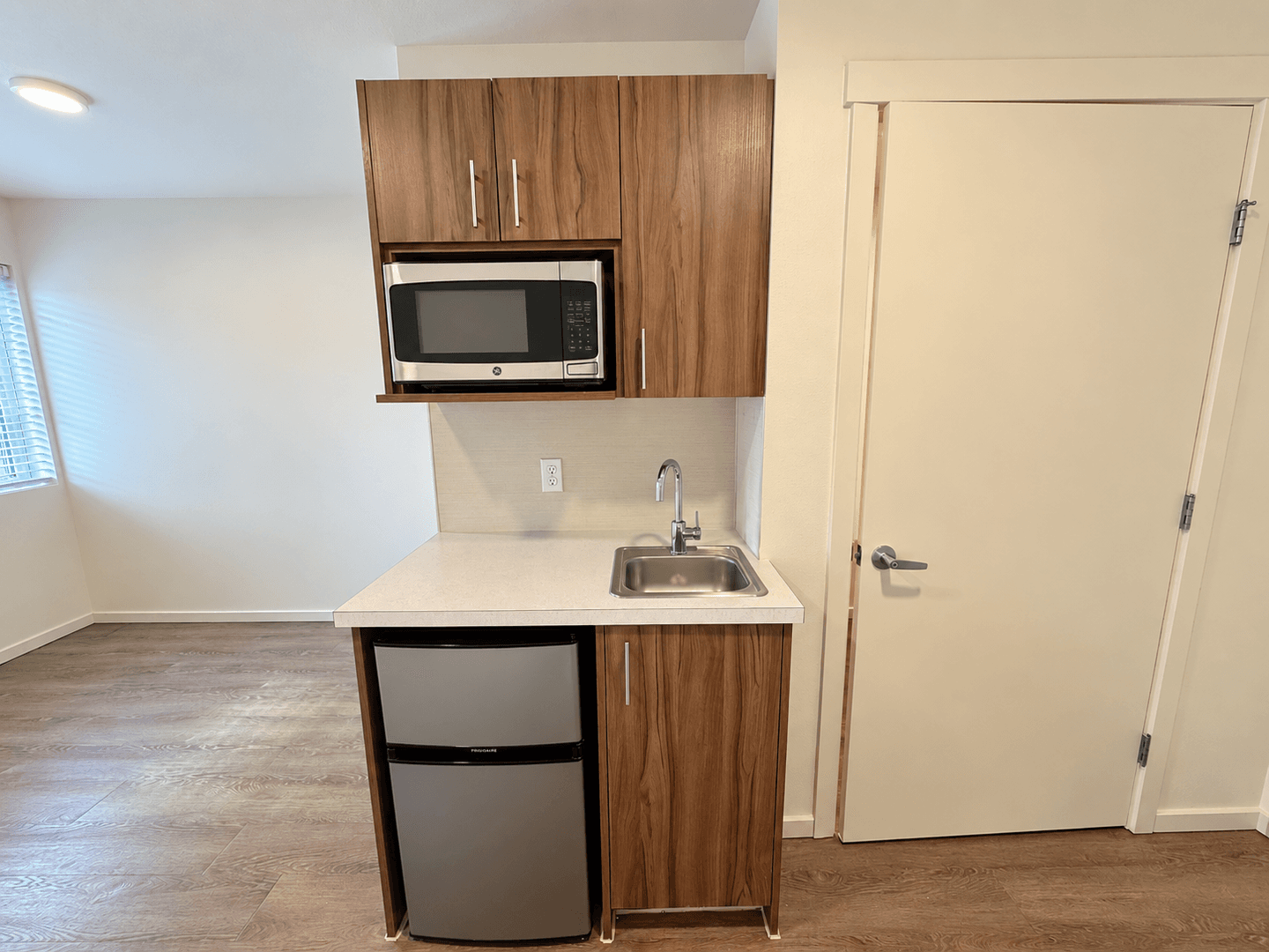 Kirkland Apartment: 330 4th ST