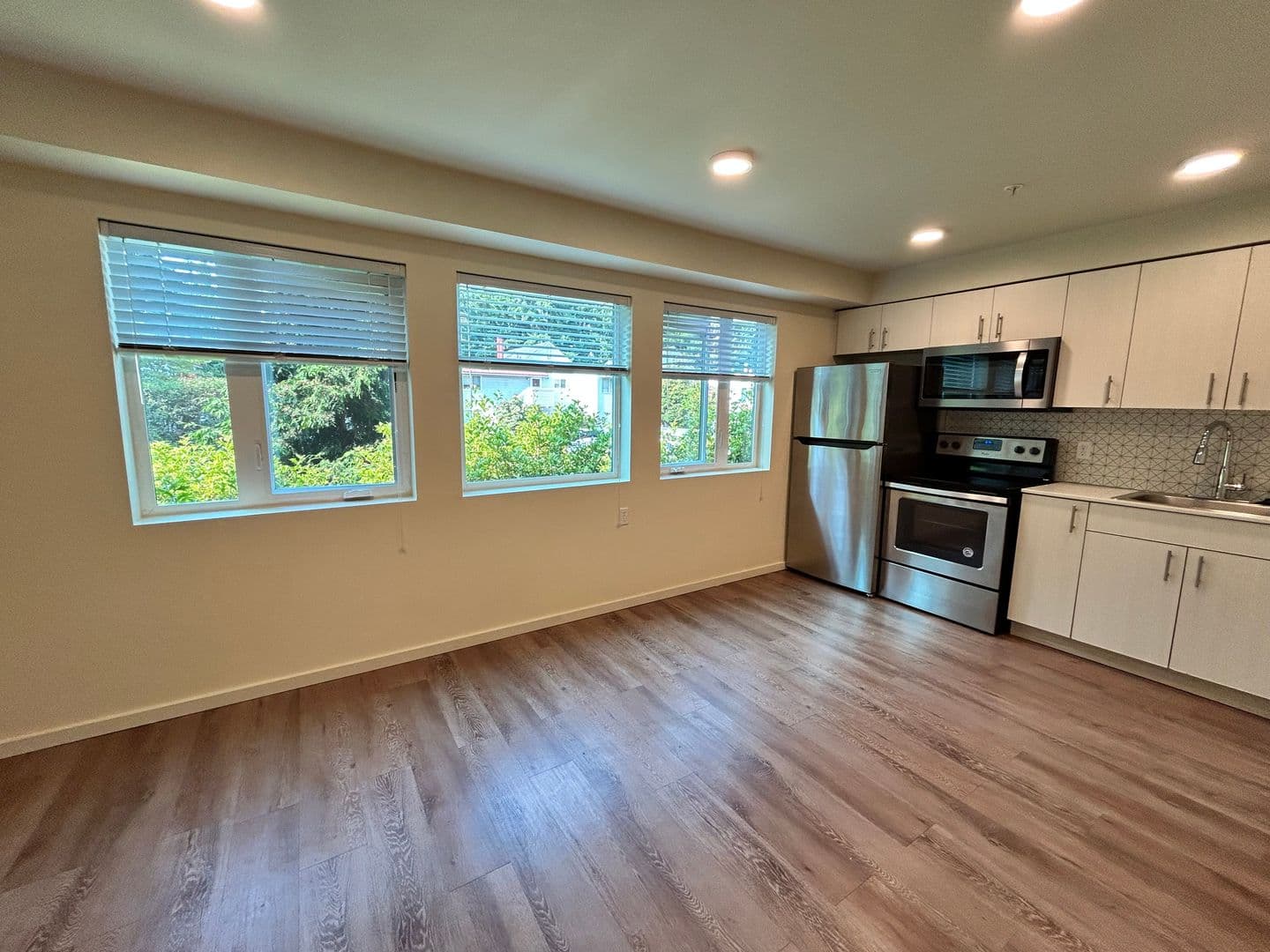 Kirkland Apartment: 330 4th ST