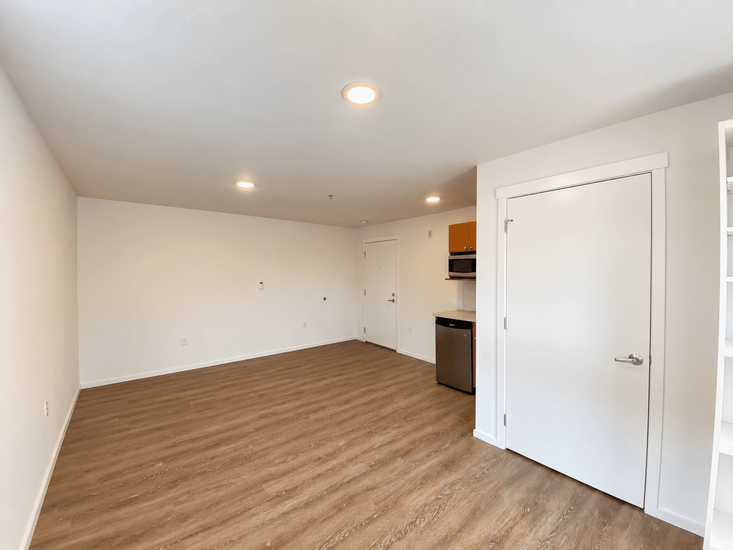 Kirkland Apartment: 450 Central Way
