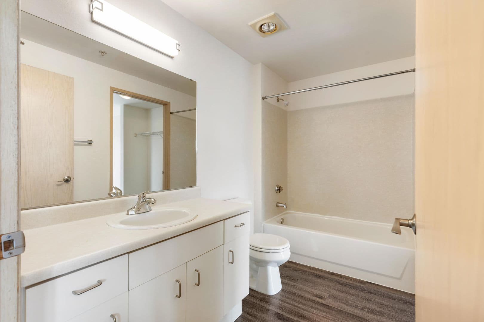 Seattle Apartment: 300 11th Ave