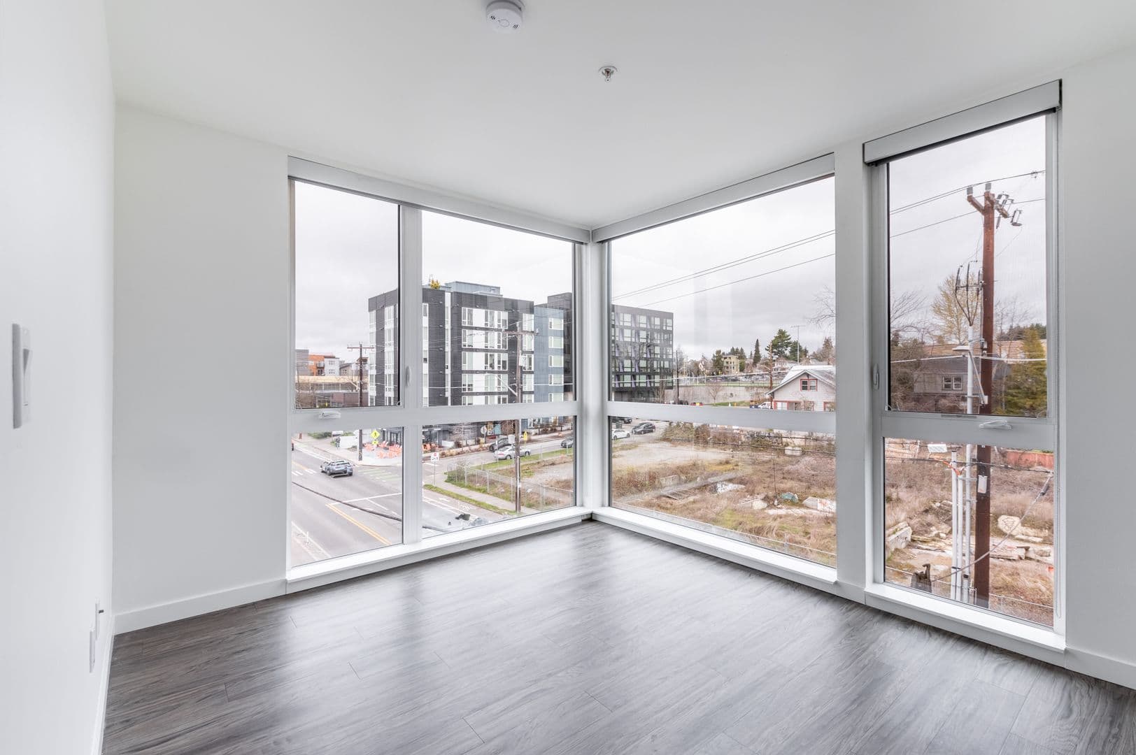 Seattle Apartment: 1319 NE 65th St