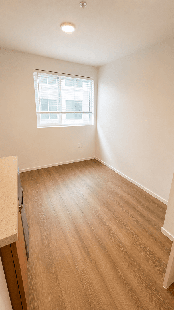 Kirkland Apartment: 450 Central Way