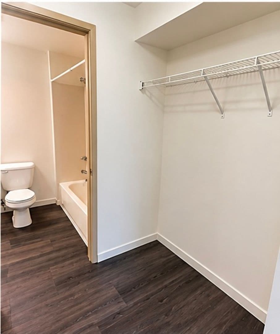 Seattle Apartment: 300 11th Ave