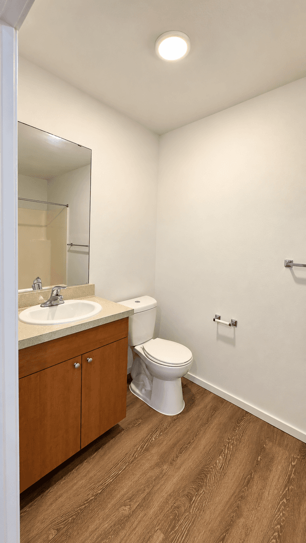 Kirkland Apartment: 450 Central Way