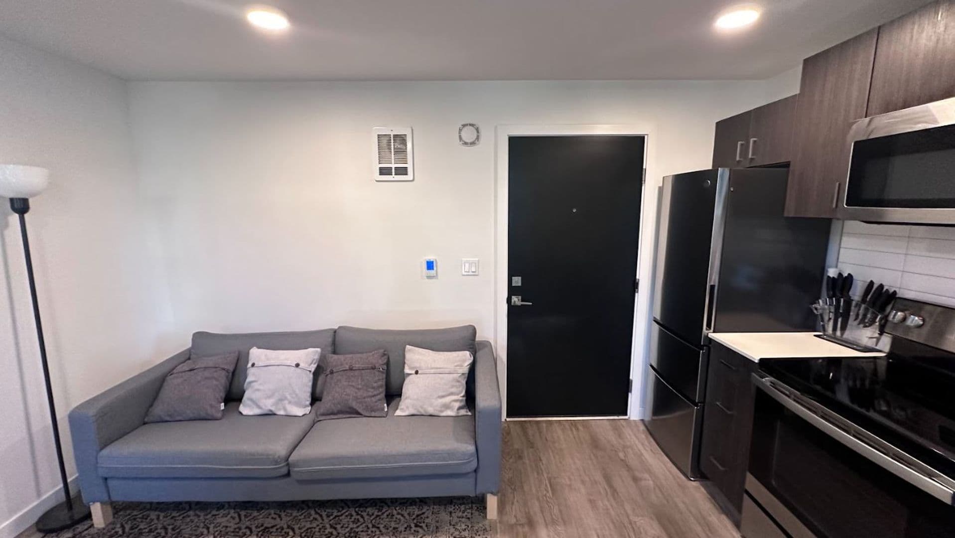 Seattle Apartment: 207 18th Ave