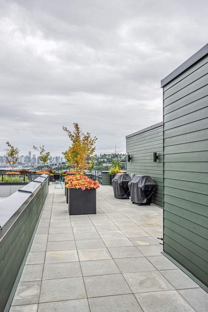 Seattle Apartment: 4015 Stone Way
