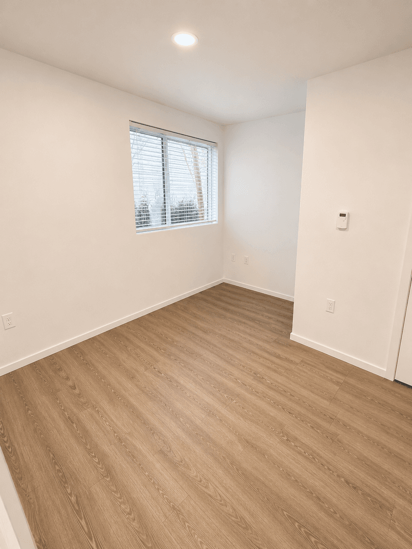 Kirkland Apartment: 450 Central Way