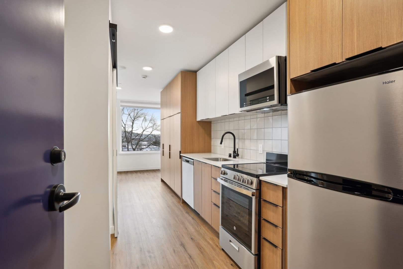 Seattle Apartment: 1140 NW Market St