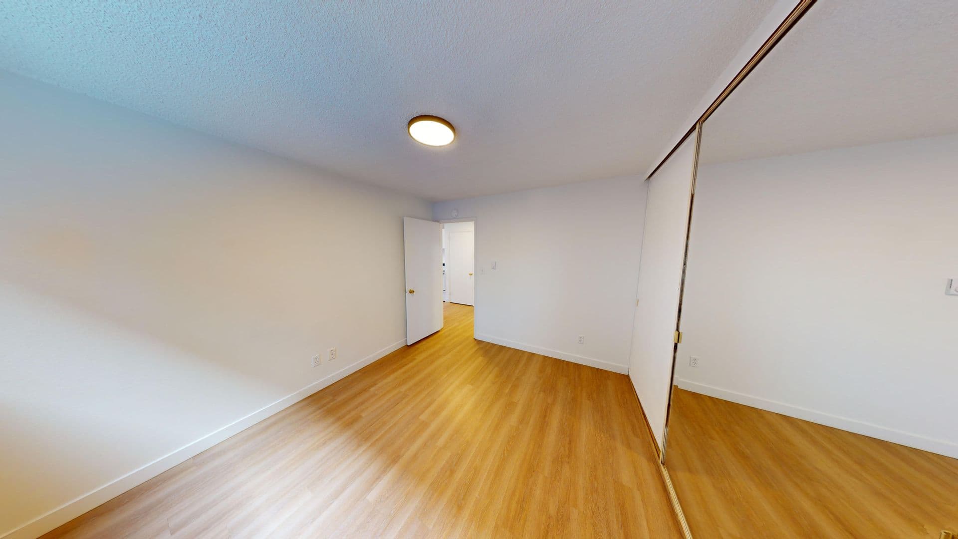Seattle Apartment: 323 Belmont Ave E