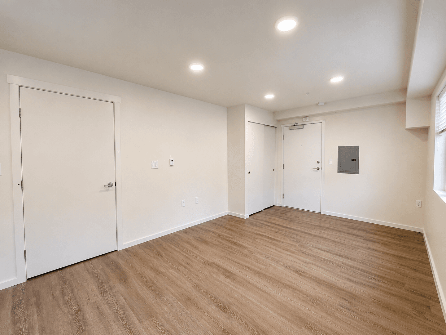Kirkland Apartment: 330 4th ST