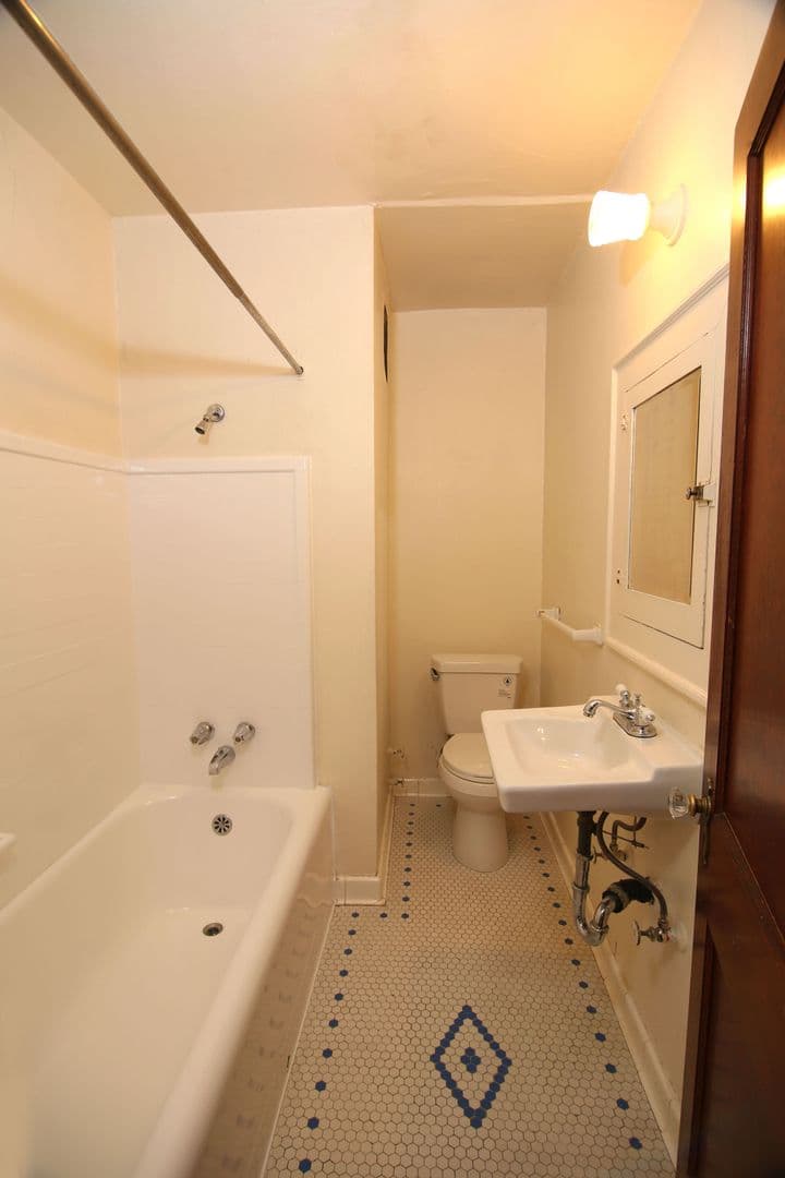 Seattle Apartment: 309 Belmont Ave E