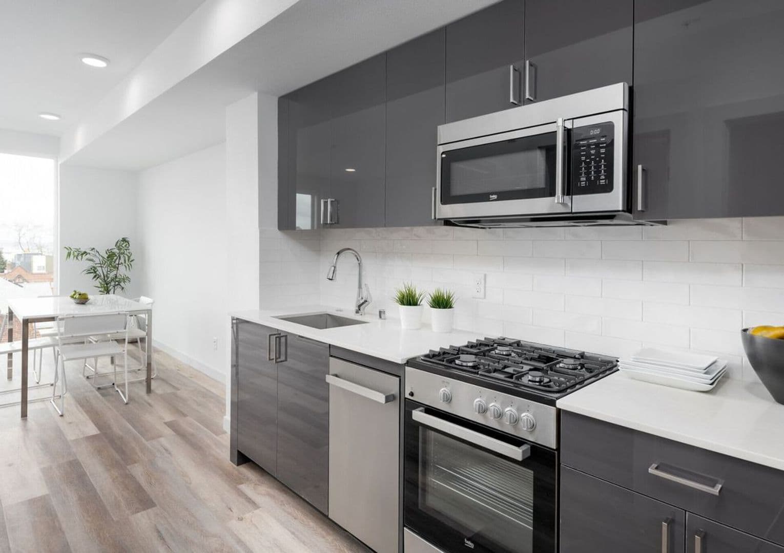 Seattle Apartment: 121 15th Ave E