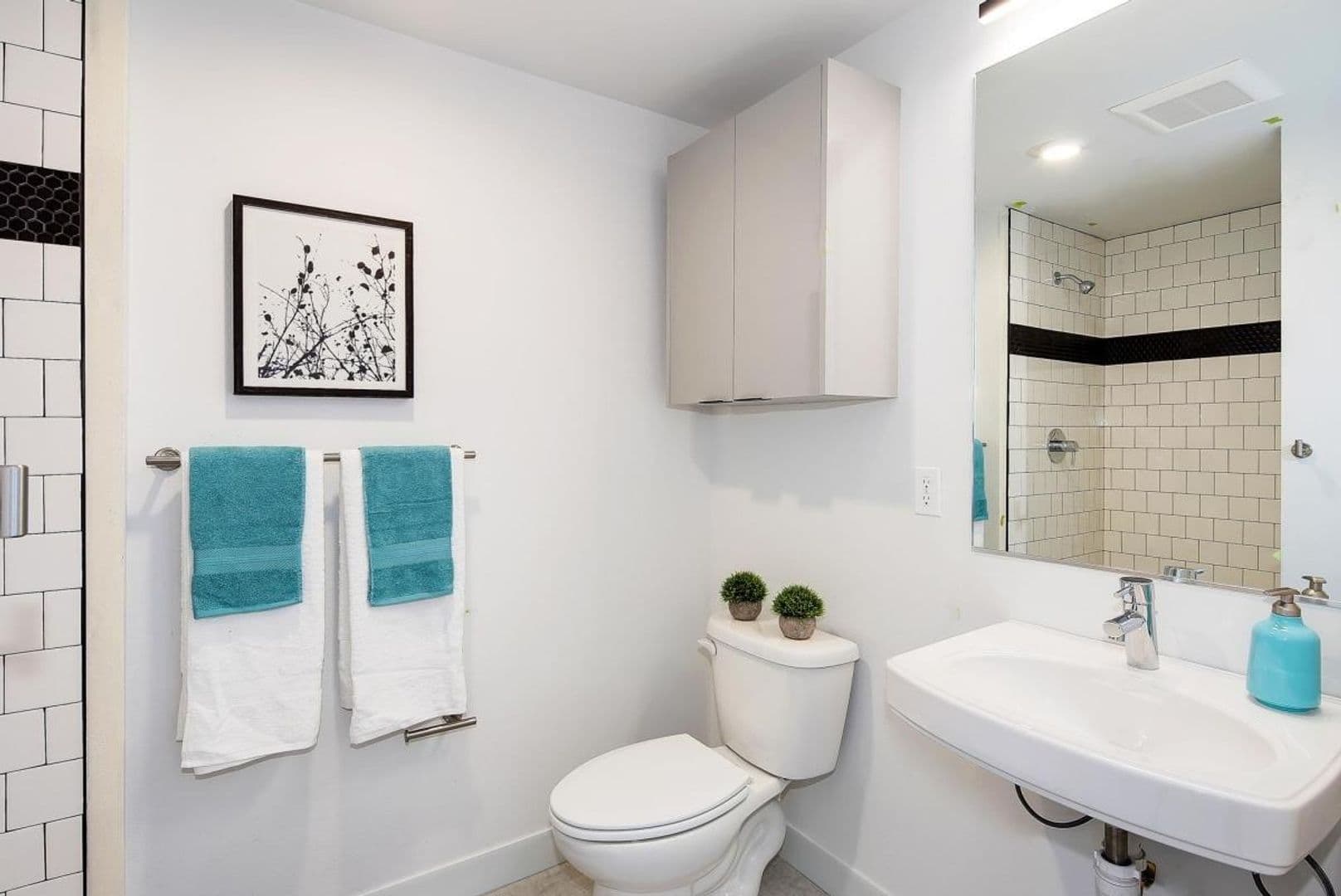 Seattle Apartment: 6921 Roosevelt Way NE
