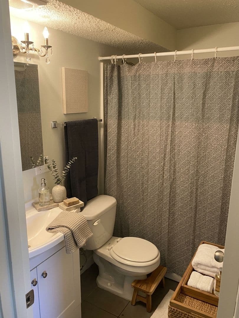 Seattle Apartment: 4228 SW Dawson St