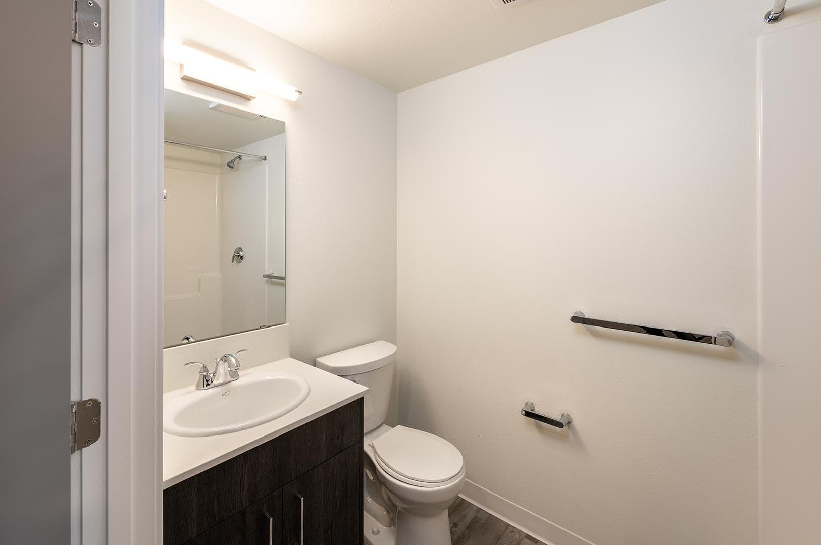 Tacoma Apartment: 1942 Fawcett Ave